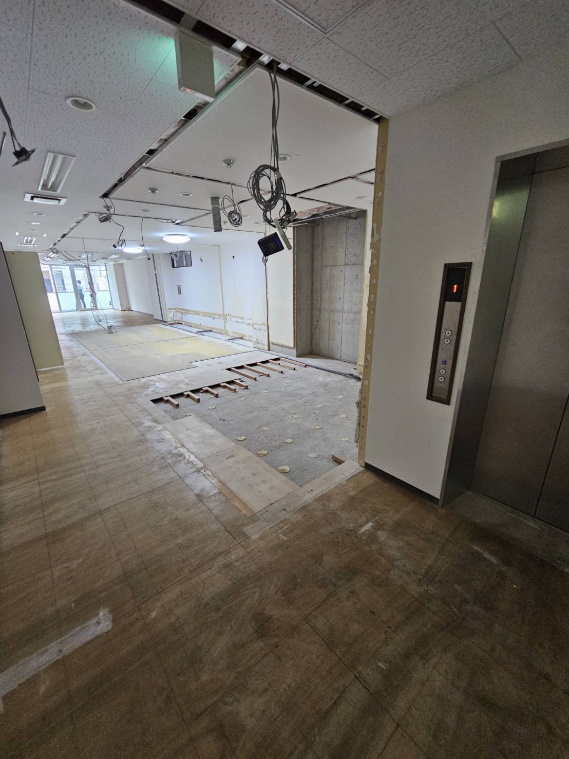 解体工事及び美容サロン新店工事 2